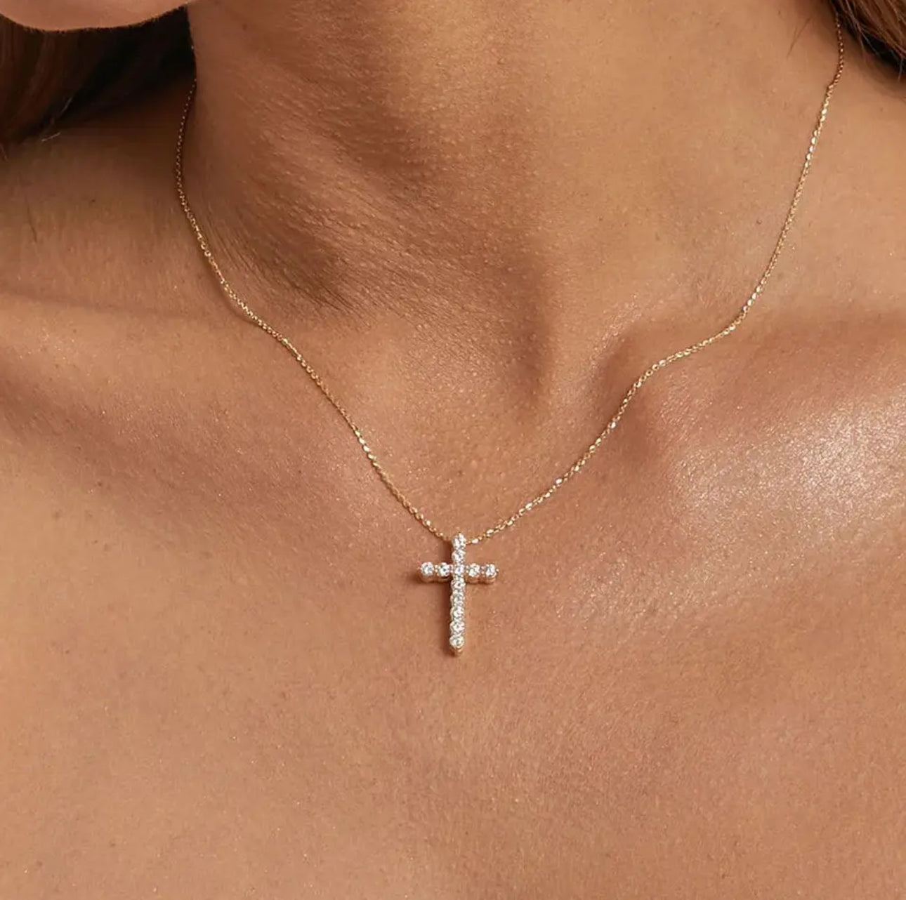 Kreuz- Halskette mit Zirkonia Steinchen